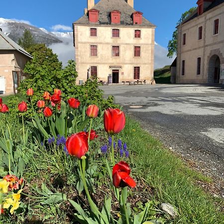 Aparthotel Le Pavillon Des Officiers Mont-Dauphin Zewnętrze zdjęcie
